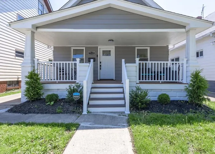 Renovated And Professionally Designed 3Bed Home