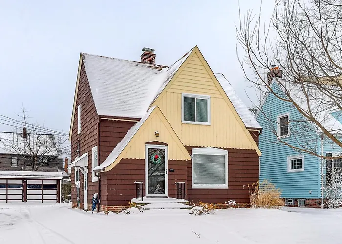 Bring The Family! Mid-Century Modern Gem In Euclid