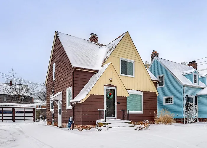 Bring The Family! Mid-Century Modern Gem In Euclid