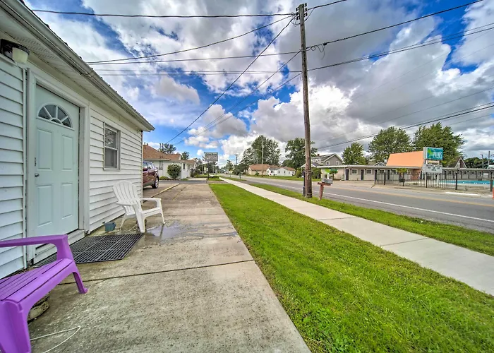 Geneva Cottage W/ Patio - Walk To Park, Lake Erie!